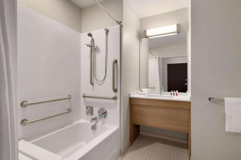 Microtel & By Wyndham Gambrills Odenton